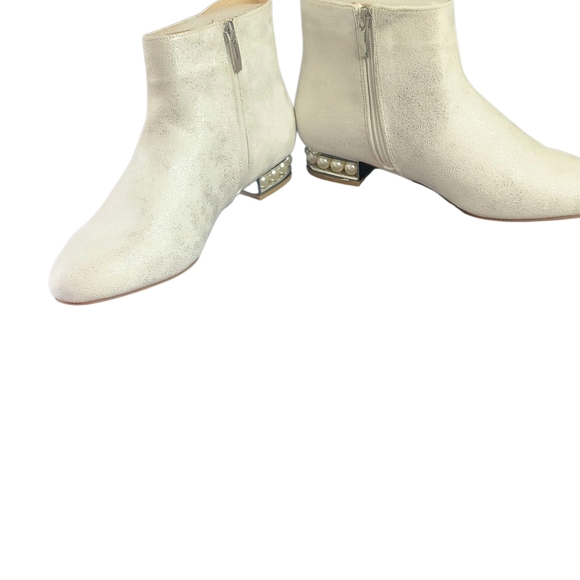 Elegant White Ankle Boots with Pearl Heel - Picture 1 of 7
